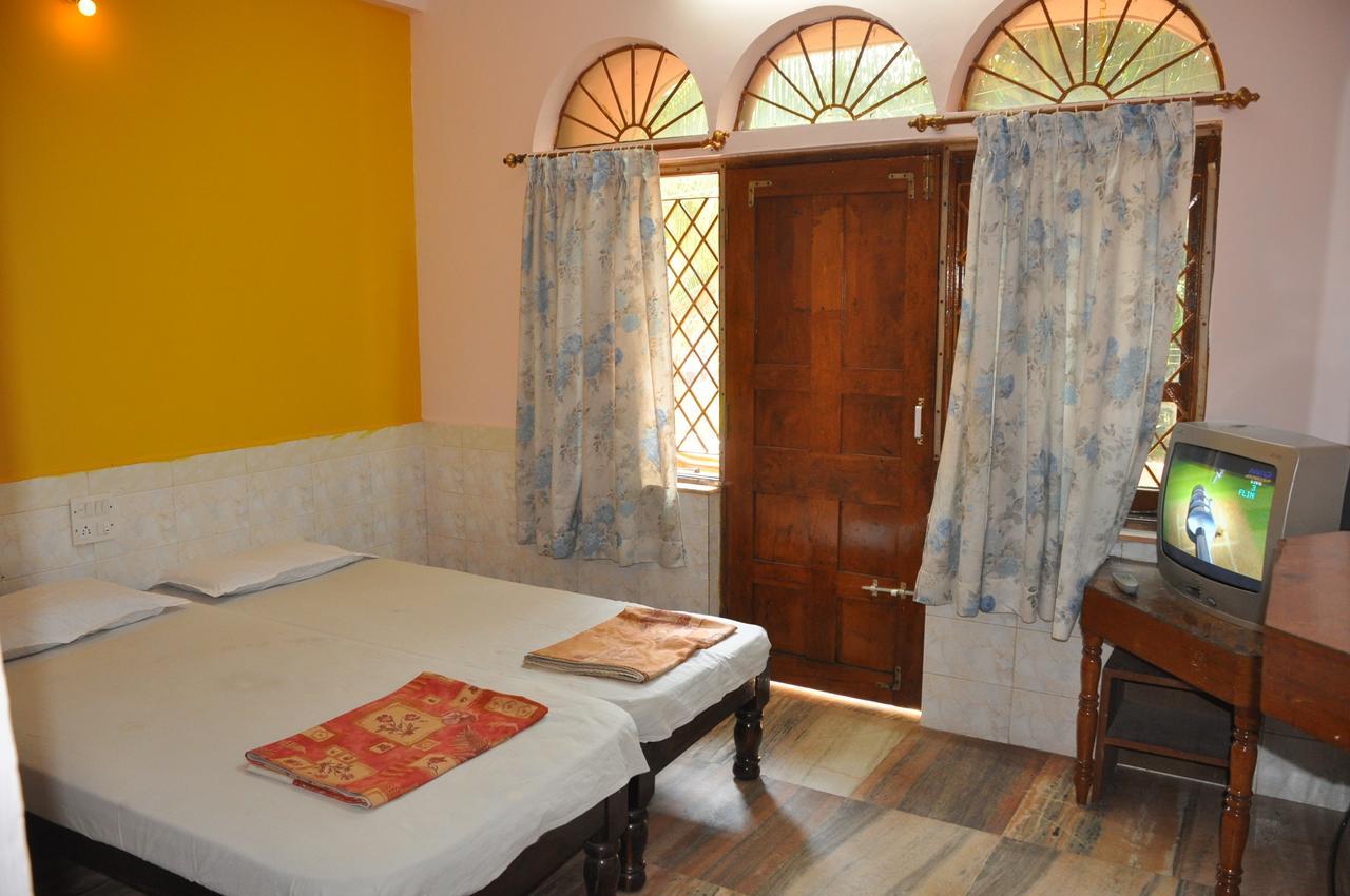 Hotel Gokarna International Esterno foto