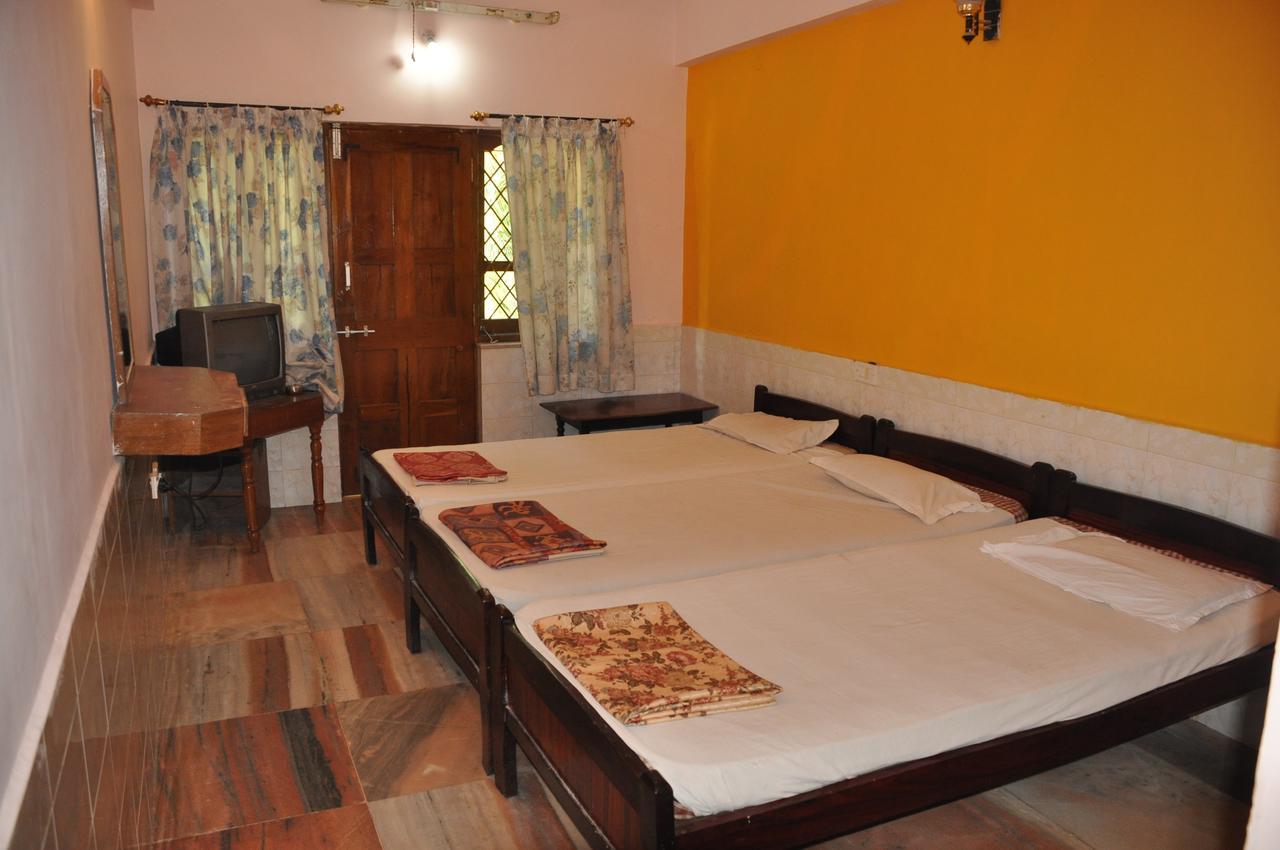 Hotel Gokarna International Esterno foto